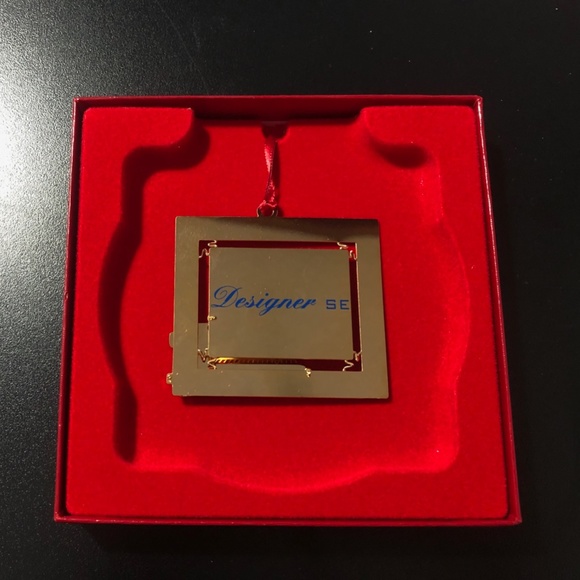 NWOT Husqvarna Viking “Designer SE” Sewing Machine Ornament - Picture 7 of 10